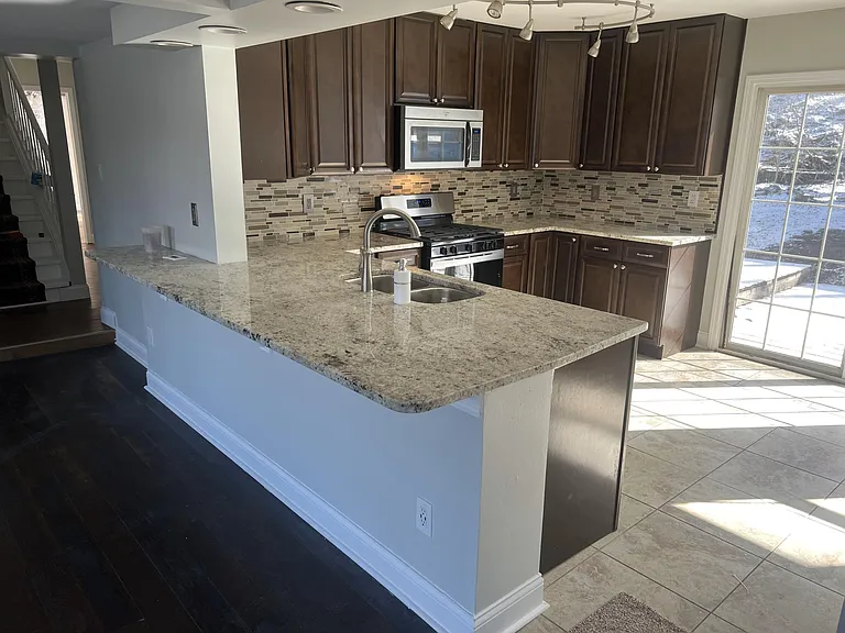 152 N Adams St — Photo 3