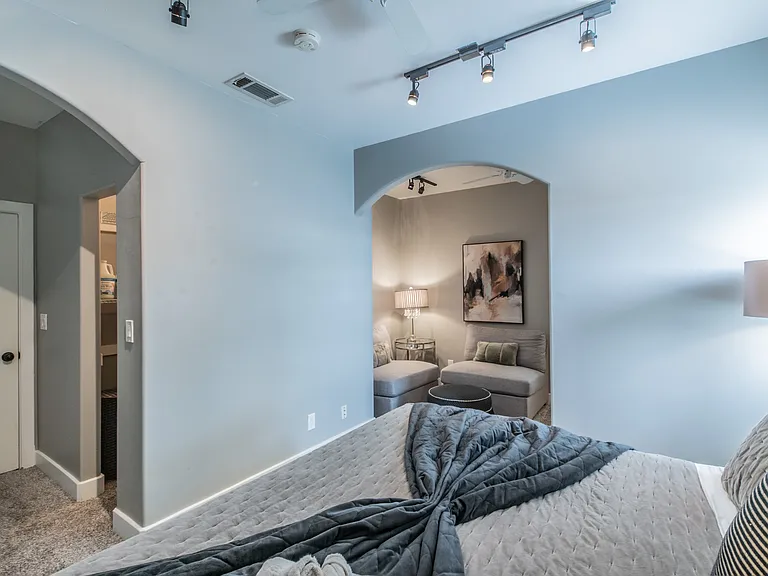 Spacious and bright layout with a dedicated relaxation zone.