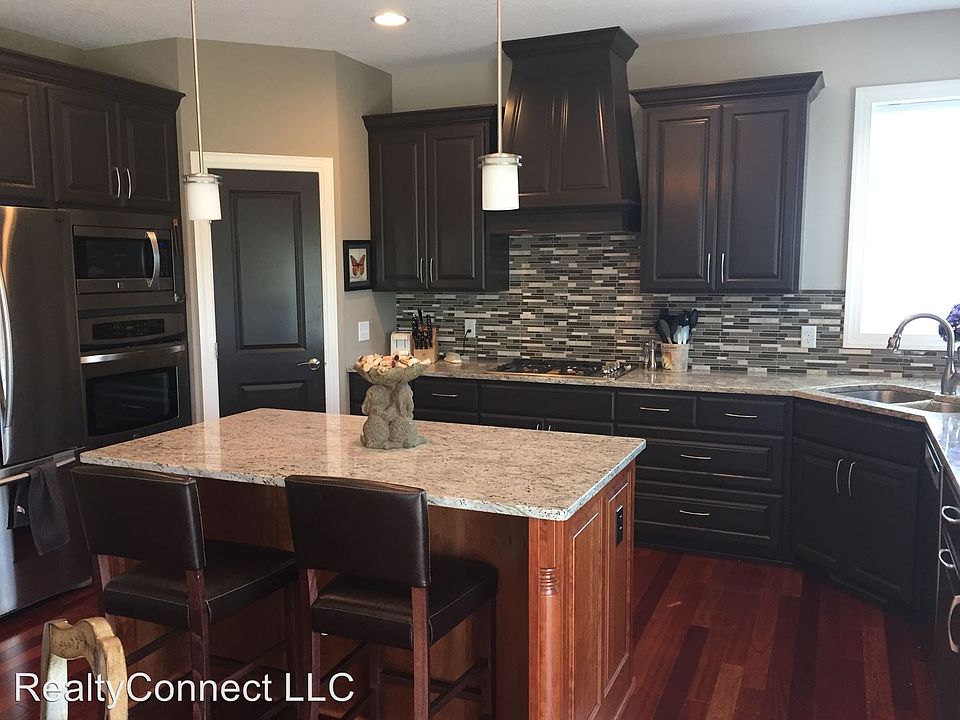 1st image of 709 Applewood Cir