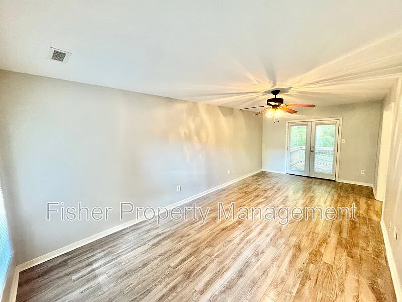 3 bed, 2.0 bath, 1202 sqft, $2,170 — Photo 4