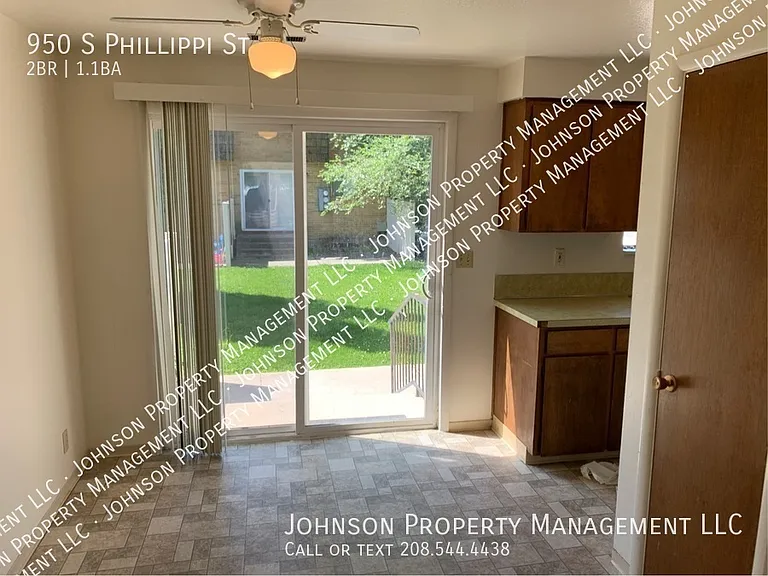 950 S Phillippi St — Photo 3
