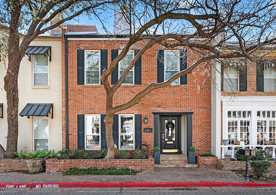 1st image of 41 Lafayette Pl