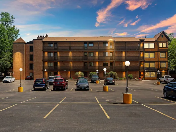 450 N Main St APT S302b, Wauconda, IL 60084