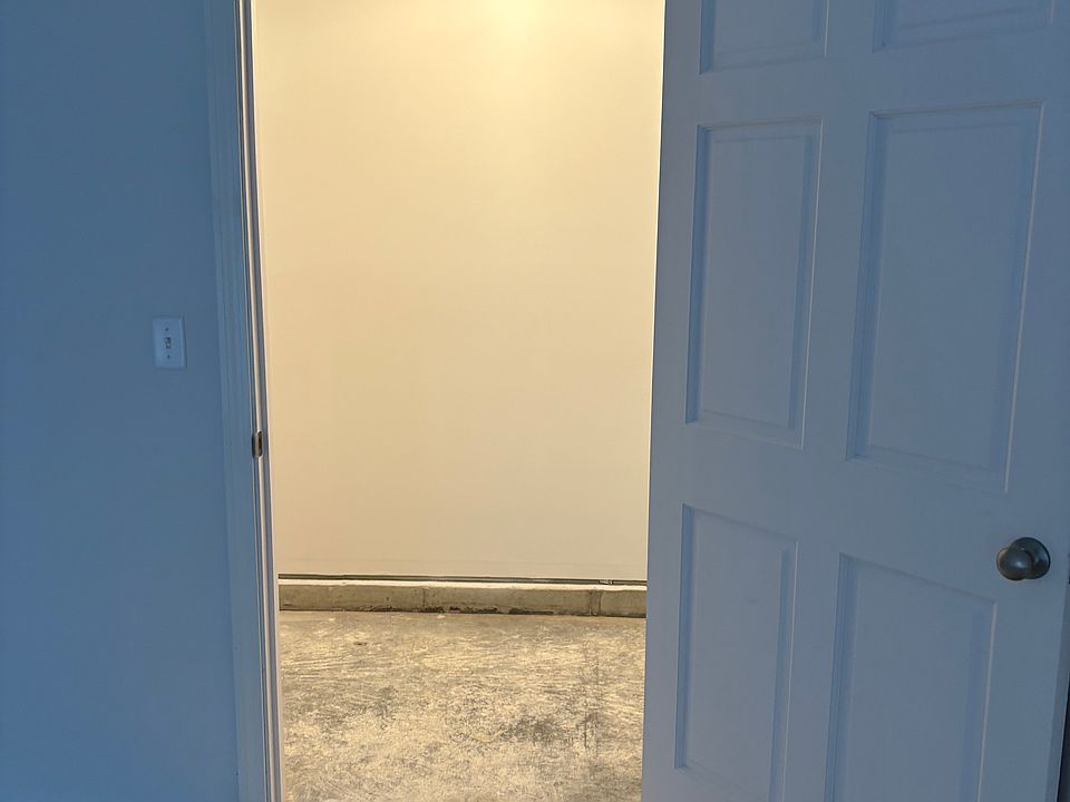 Storage area in the garage bay