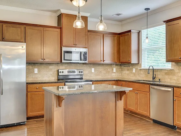 127 Radcliff Dr — Photo 15