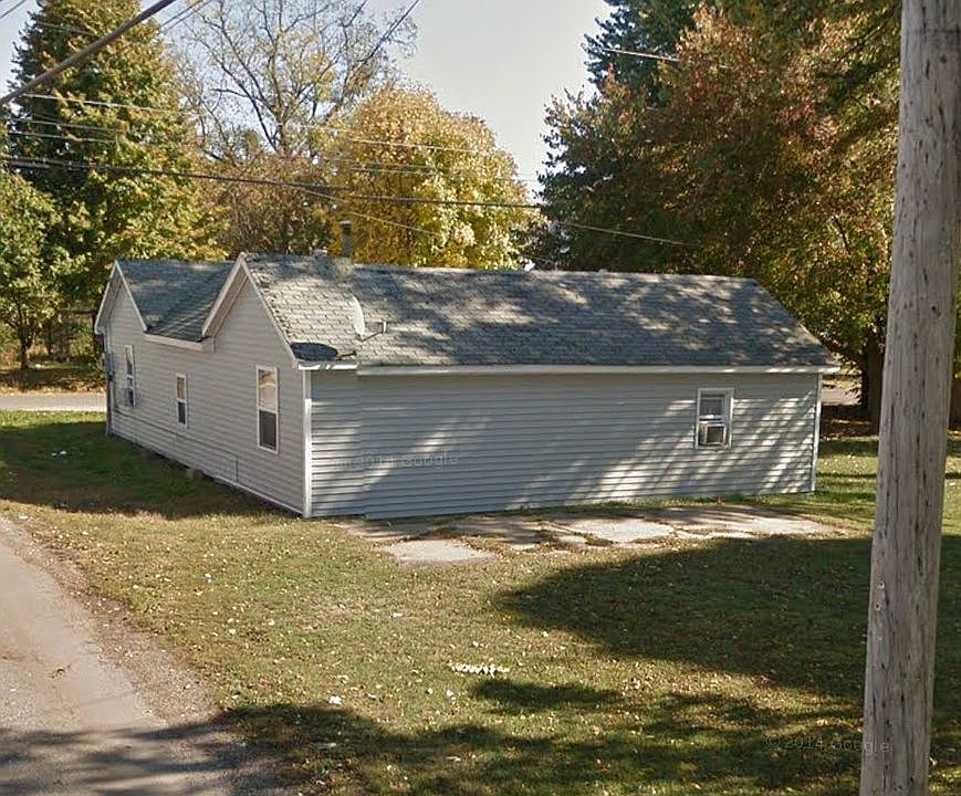 2nd image of 427 4th St