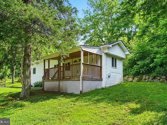 3rd image of 14 Summit Point Dr
