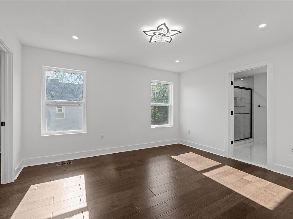 35635 Joy Rd, photo 13