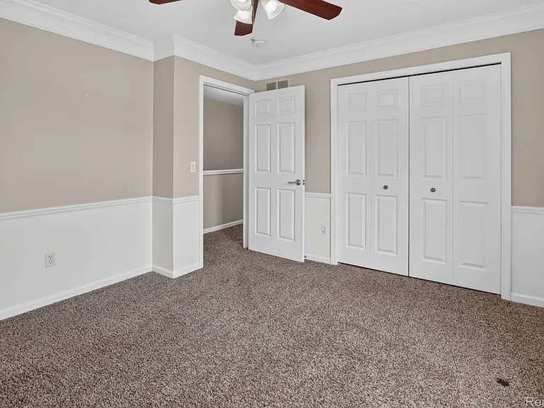 5001 Meadow Crest Cir — Photo 26