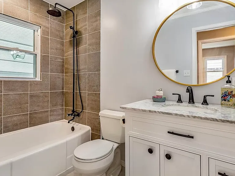 4521 S Clarkson St — Photo 12
