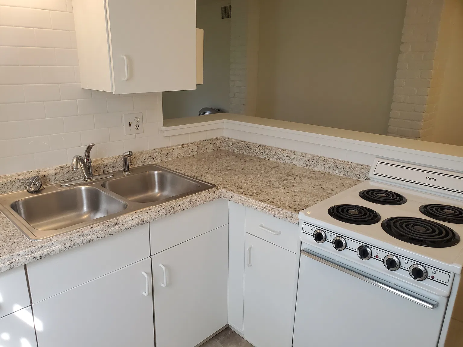 414 Altamont St — Photo 3