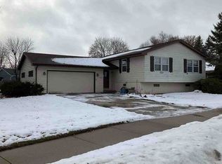 1448 Maricopa Dr, Oshkosh, WI