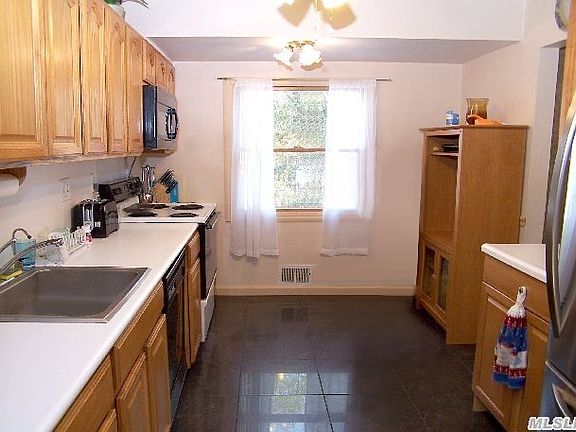 5th image of 327 Coates Ave