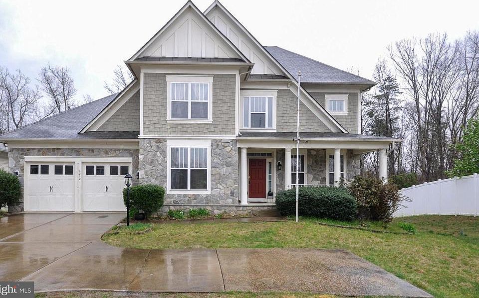 Stately Home in the Village of  Idlewild!