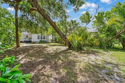 1326 Riverside Dr — Photo 34