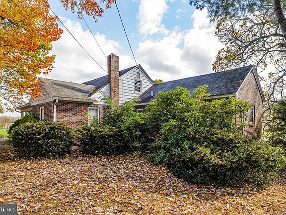 3rd image of 466 Witmer Rd