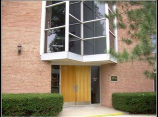 1056 N Mill St APT 304, Naperville, IL 60563