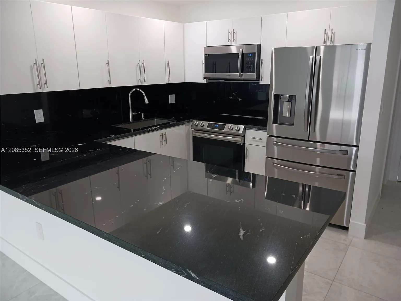 Palmetto Gardens Condo — Photo 1