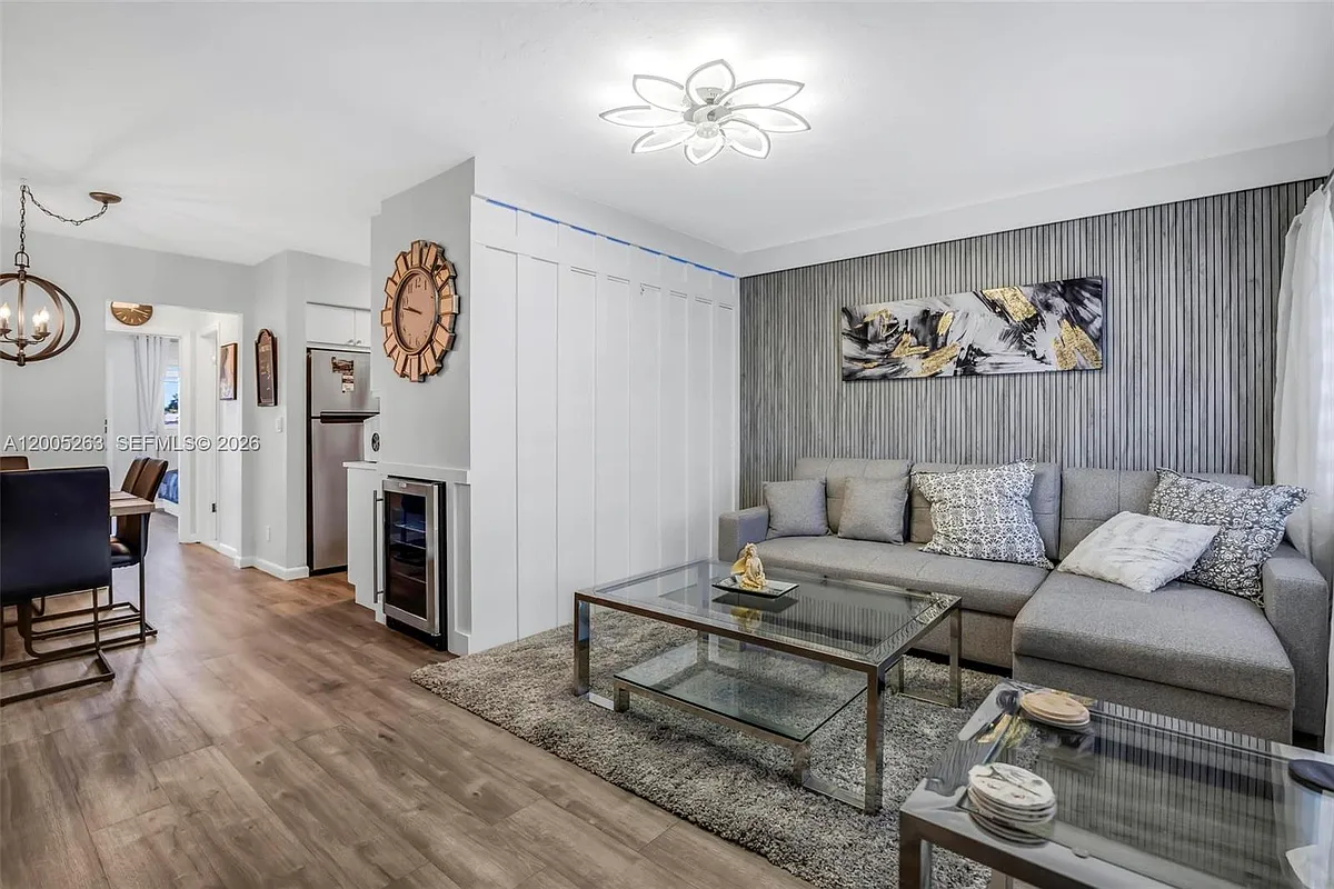 Building Photo - 901 SW 11th Ave #17H