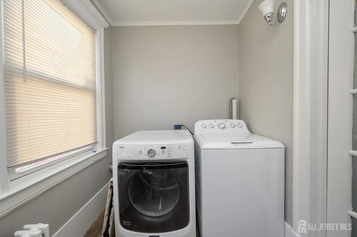 2 bed, 1.0 bath, 1981 sqft, $2,800 — Photo 4