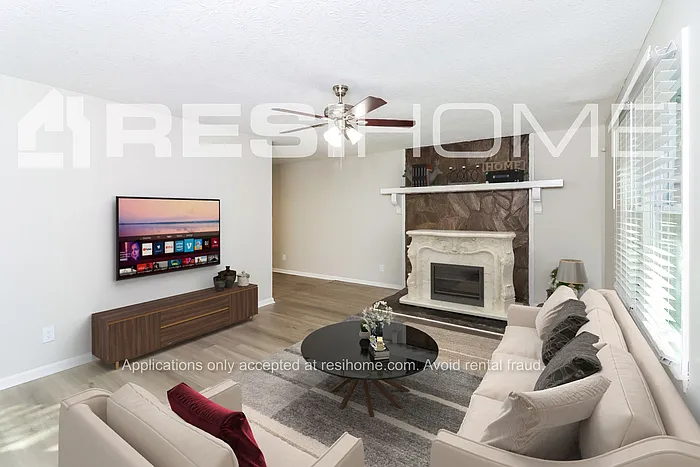 4 bed, 2.0 bath, 2048 sqft, $2,000 — Photo 3