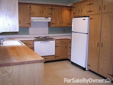 KITCHEN VIEW #2
						:
						CUSTOM CABINETS - APPLIANCES INCLUDED