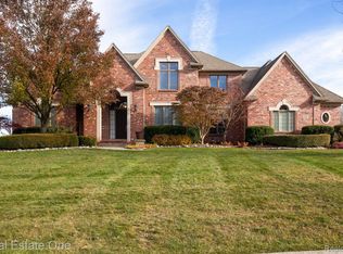 658 Langley Rd, Rochester Hills, MI 48309