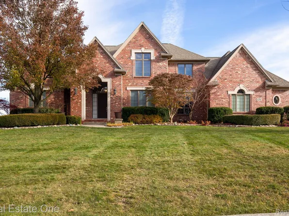 658 Langley Rd, Rochester Hills, MI 48309