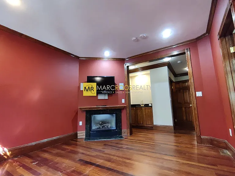 8 Strathmore Rd #4B — Photo 6