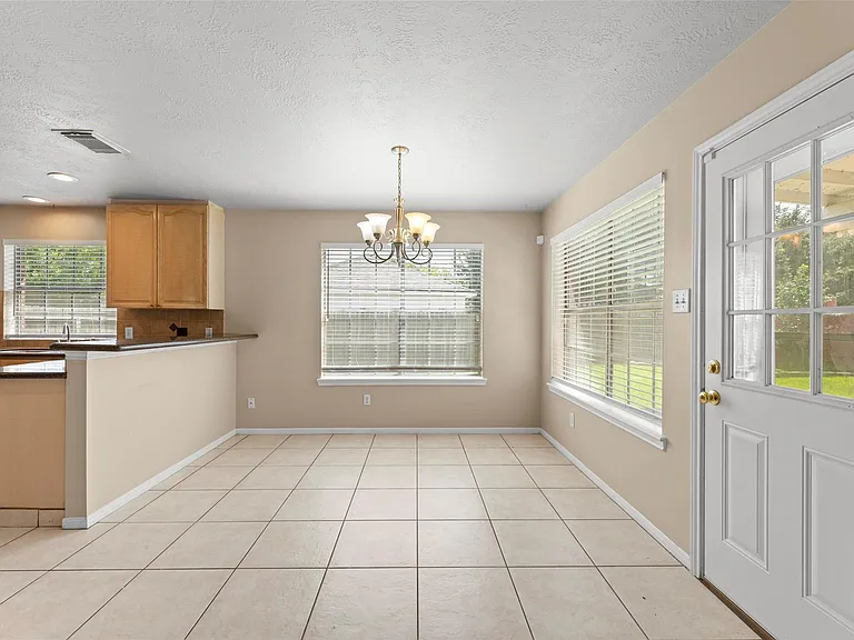 1723 Monvale Ln — Photo 9