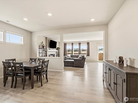 4th image of 1106 SW Pendleton Way