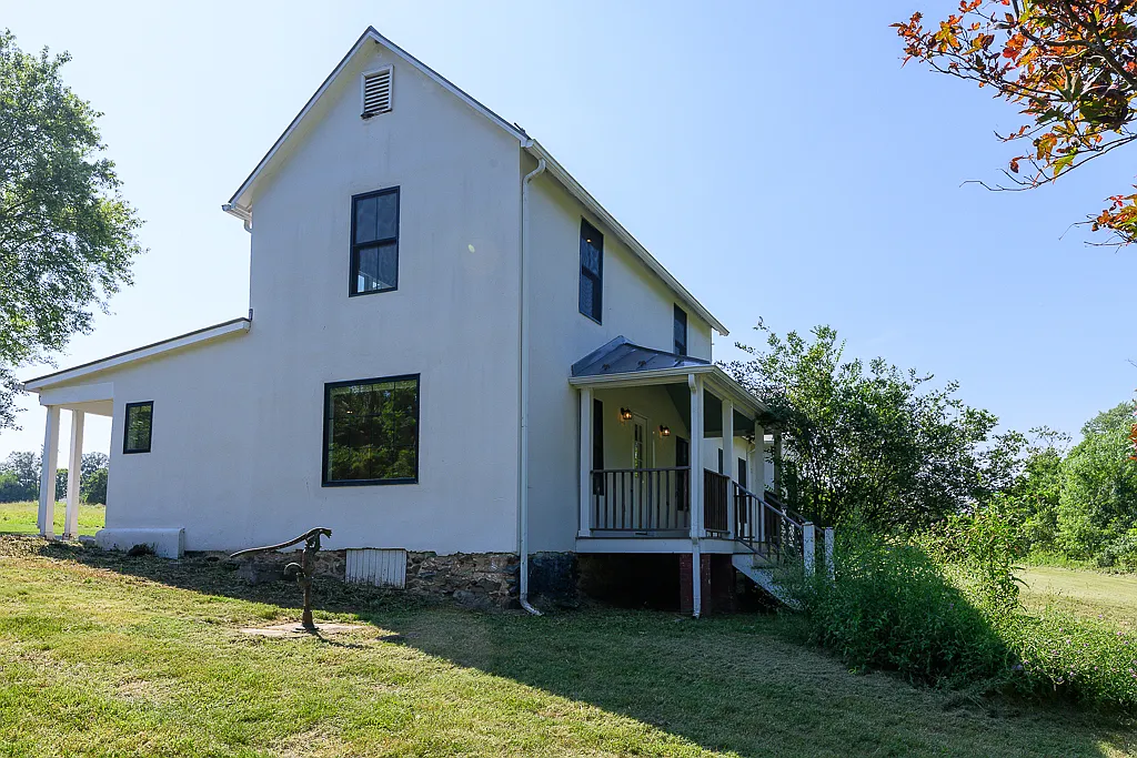 4555 Old Tavern Rd — Photo 2