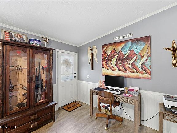 4th image of 138 Collier Ln