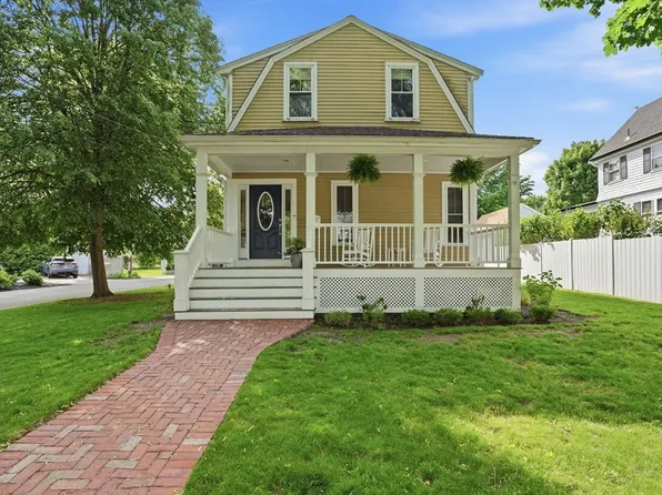 59 Elm St, Hingham, MA 02043