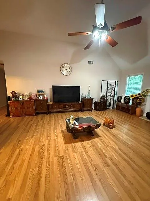 3 bed, 2.5 bath, 2064 sqft, $2,250 — Photo 4