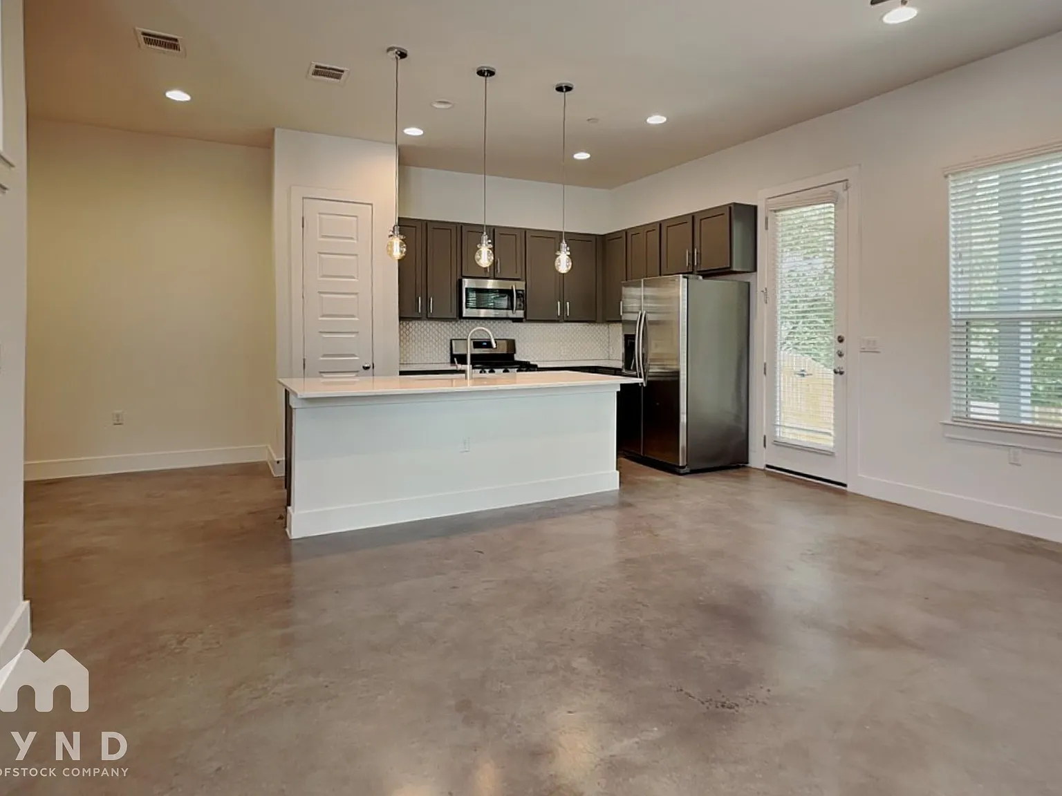 3 bed, 3.0 bath, 1930 sqft, $2,595 — Photo 3