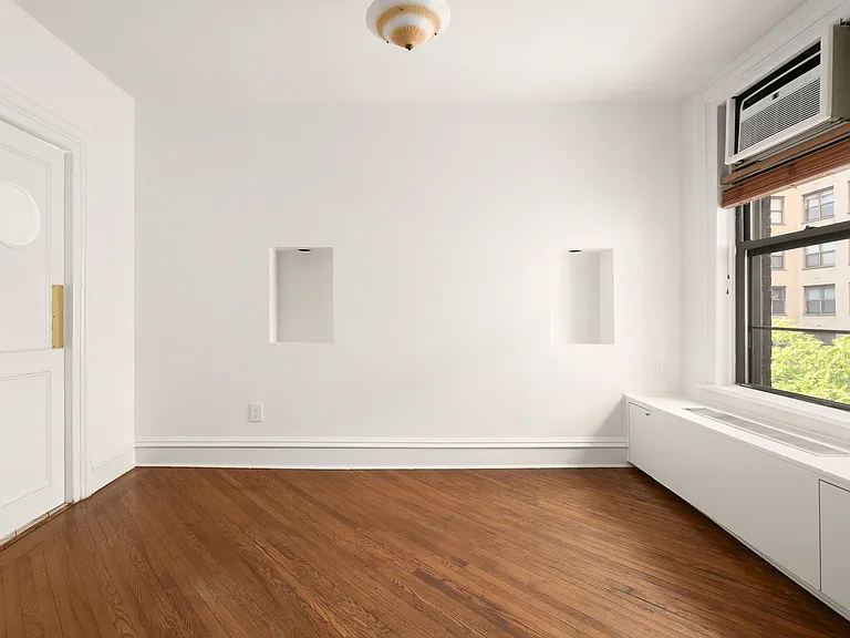 129 E 17th St #5 — Photo 14