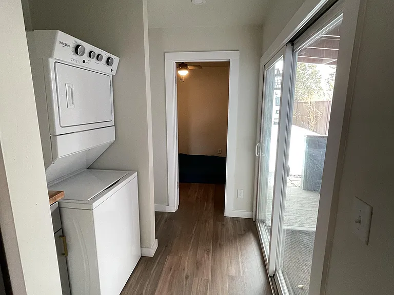 2120 Elm St — Photo 3