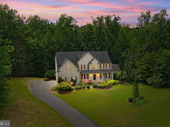 37 Serene Hills Dr, Fredericksburg, VA 22406