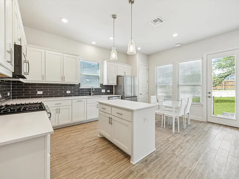806 Dayton Dr — Photo 13