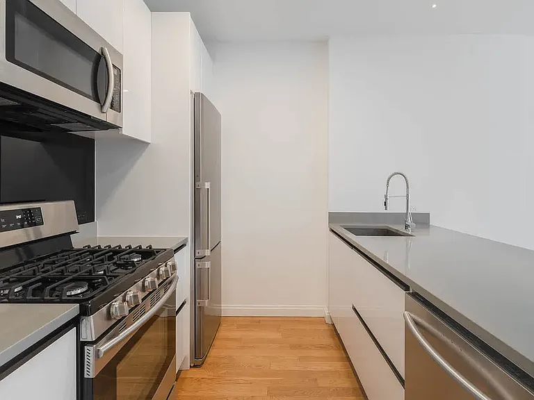 239 N 9th St #E201 — Photo 11