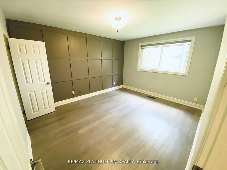 15 Whitelock Cres — Photo 10