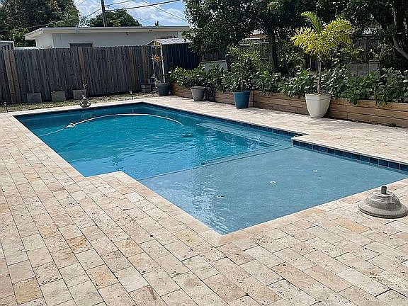 3rd image of 1320 Date Palm Dr