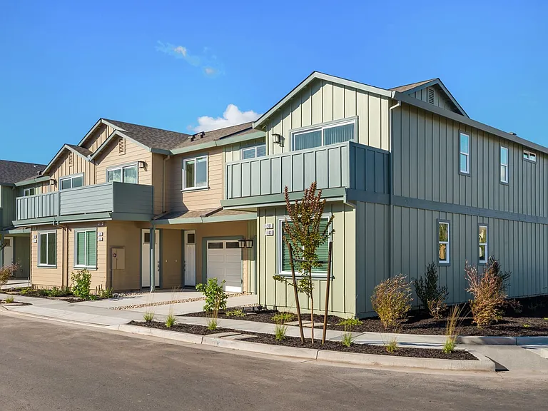 Colgan Creek Townhomes — Photo 31