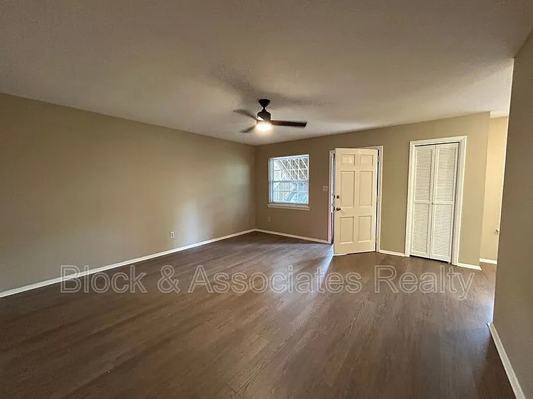 3830 D Country Club Rd — Photo 4
