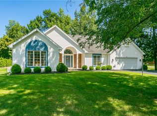 2 Glen Valley Dr, Penfield, NY 14526