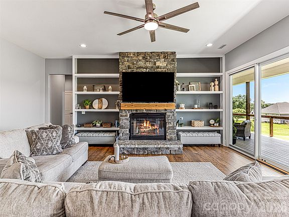 3rd image of 16 Pisgah Ridge Trl