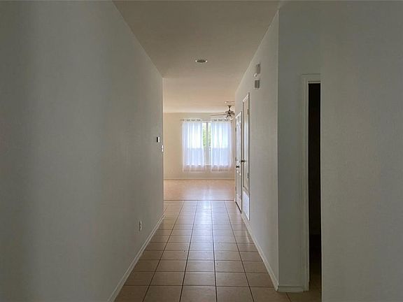 3rd image of 933 Oatmeal Dr
