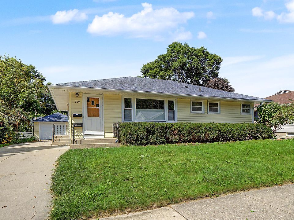 1st image of 709 18th Ave NE