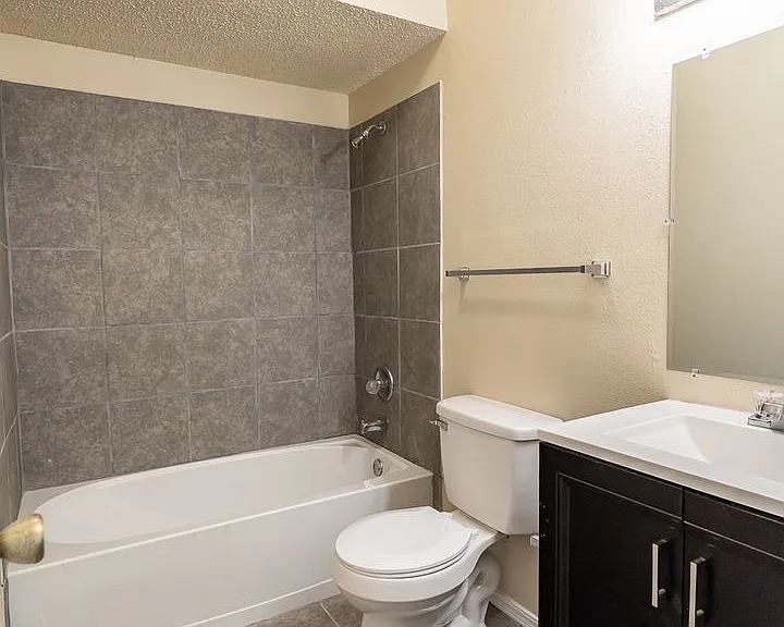 559 S Ray Ave — Photo 9